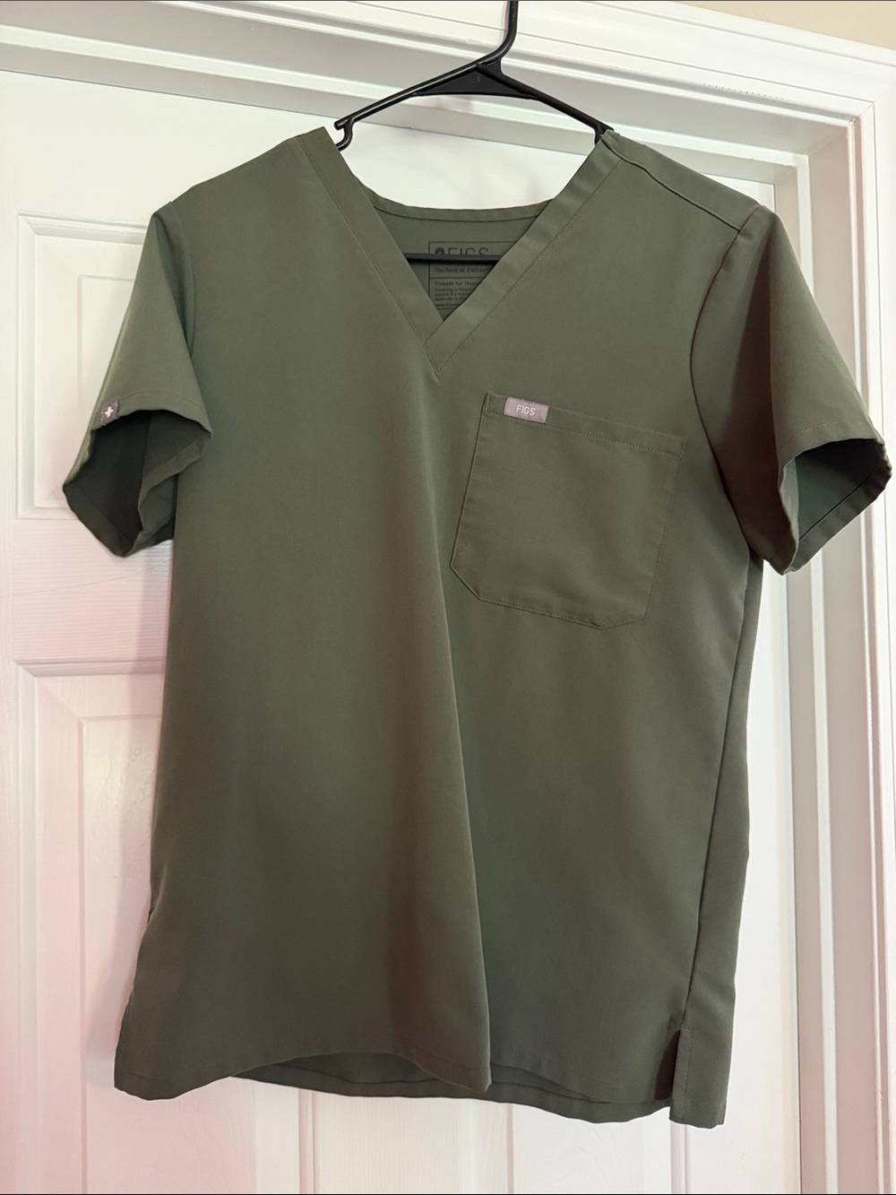 Figs women’s  V-Neck Top in Olive